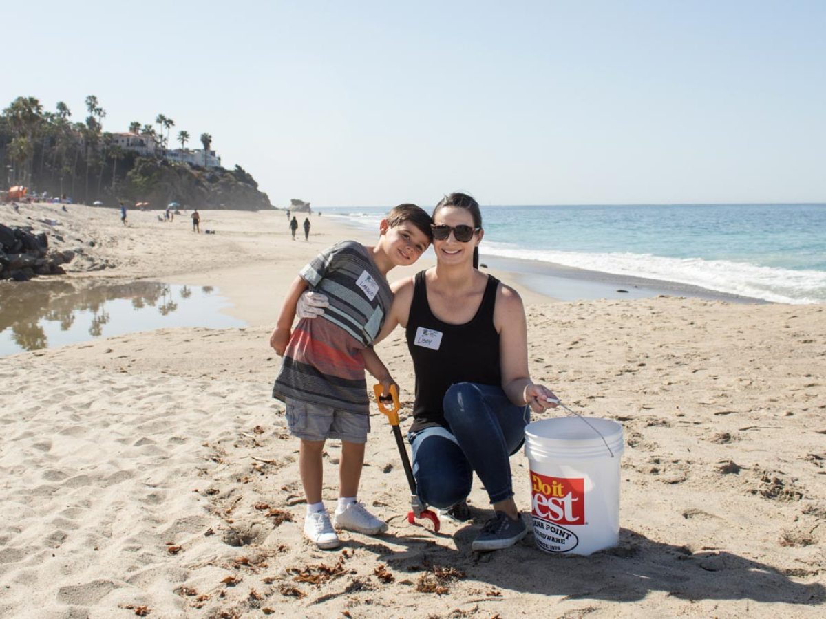 Beach clean-up at Aliso Creek