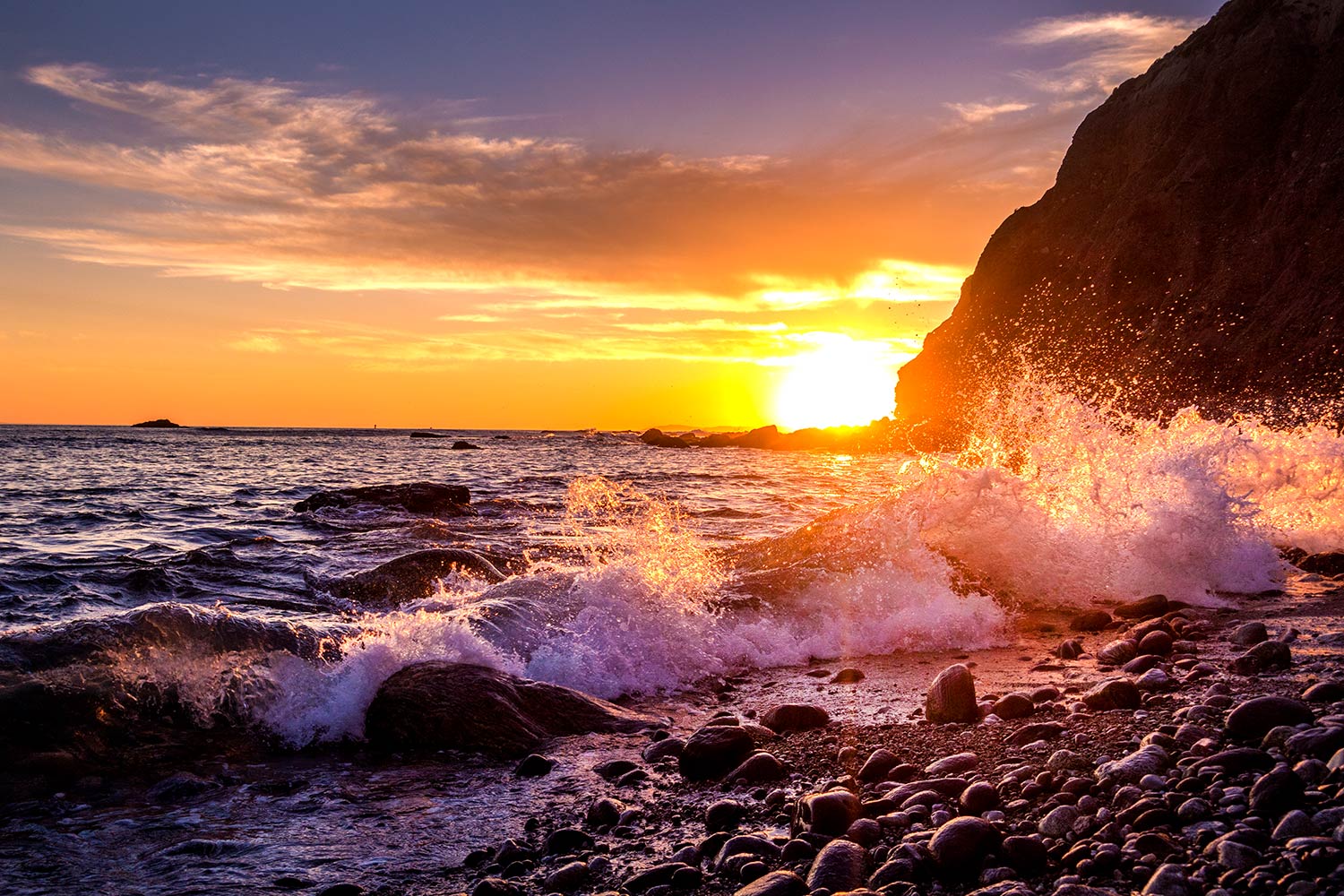Sun sets behind Dana Point headland and ocean (© Mirecca | Dreamstime)