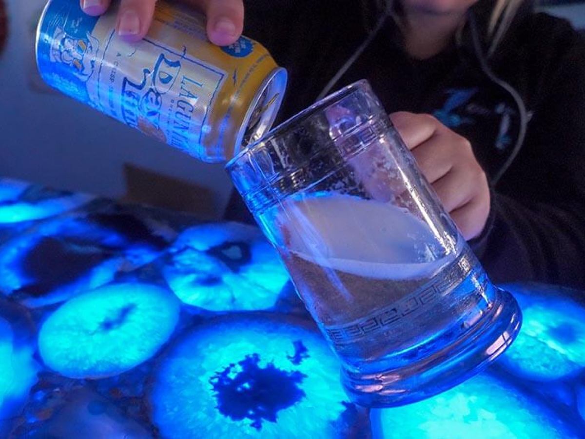 Hoku Nai'a features custom backlit countertops.