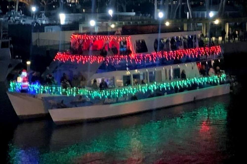 Hoku Nai'a Holiday Party Boat Parade
