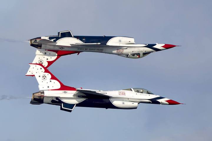 USAF Thunderbirds during our Pacific Airshow Safari in Huntington Beach