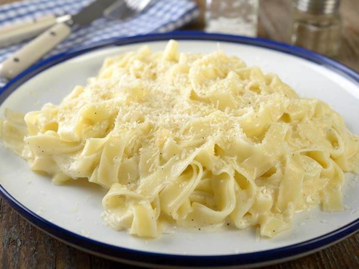 a plate of Fettuccine Alfredo